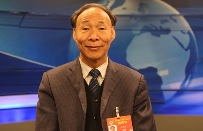 全國政協(xié)常委、中國作家協(xié)會副主席白庚勝：民族文化的保護與發(fā)展