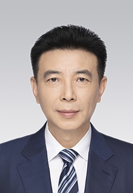 陳贄，男，漢族，1965年10月生，研究生學(xué)歷，中共黨員，現(xiàn)任人民日?qǐng)?bào)社編委委員、海外版編輯部總編輯。