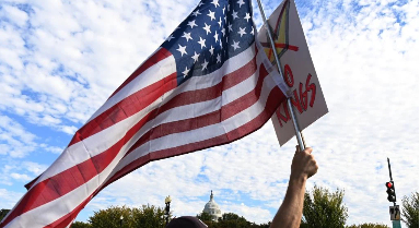 美國(guó)多地舉行示威抗議